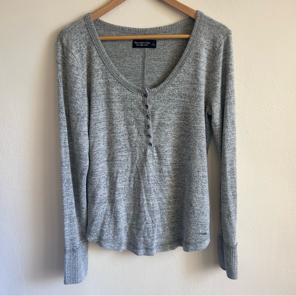 Abercrombie & Fitch Soft A&F Cozy Henley Top - Grey - L